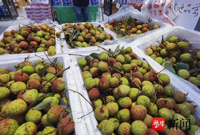 时令水果齐上市，价格不算高，荔枝只要9.9元