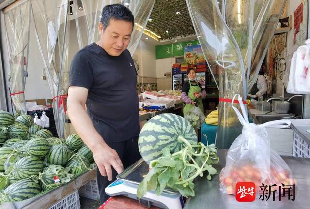 时令水果齐上市，价格不算高，荔枝只要9.9元