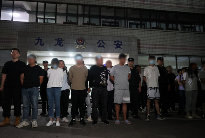 警徽闪耀护平安：九龙坡警方上半年“成绩单”请您查收