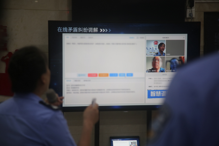 警徽闪耀护平安：九龙坡警方上半年“成绩单”请您查收