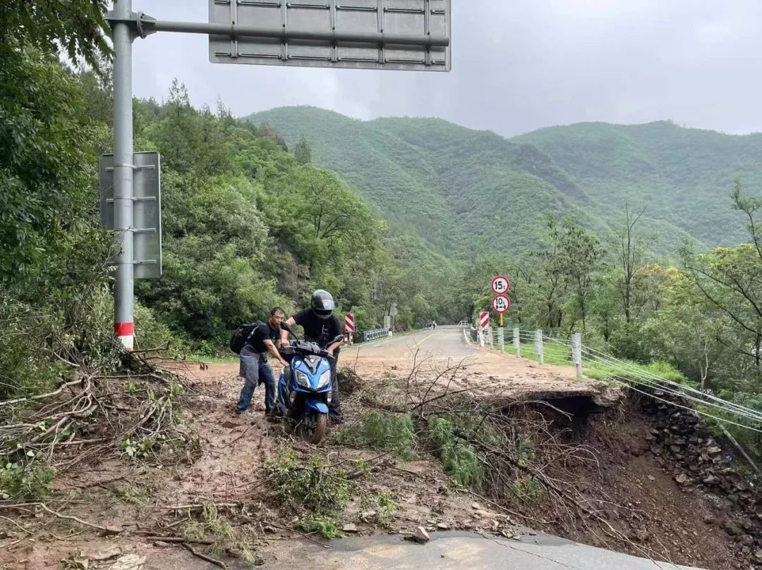 漫长的抵达：列车90小时惊险求生